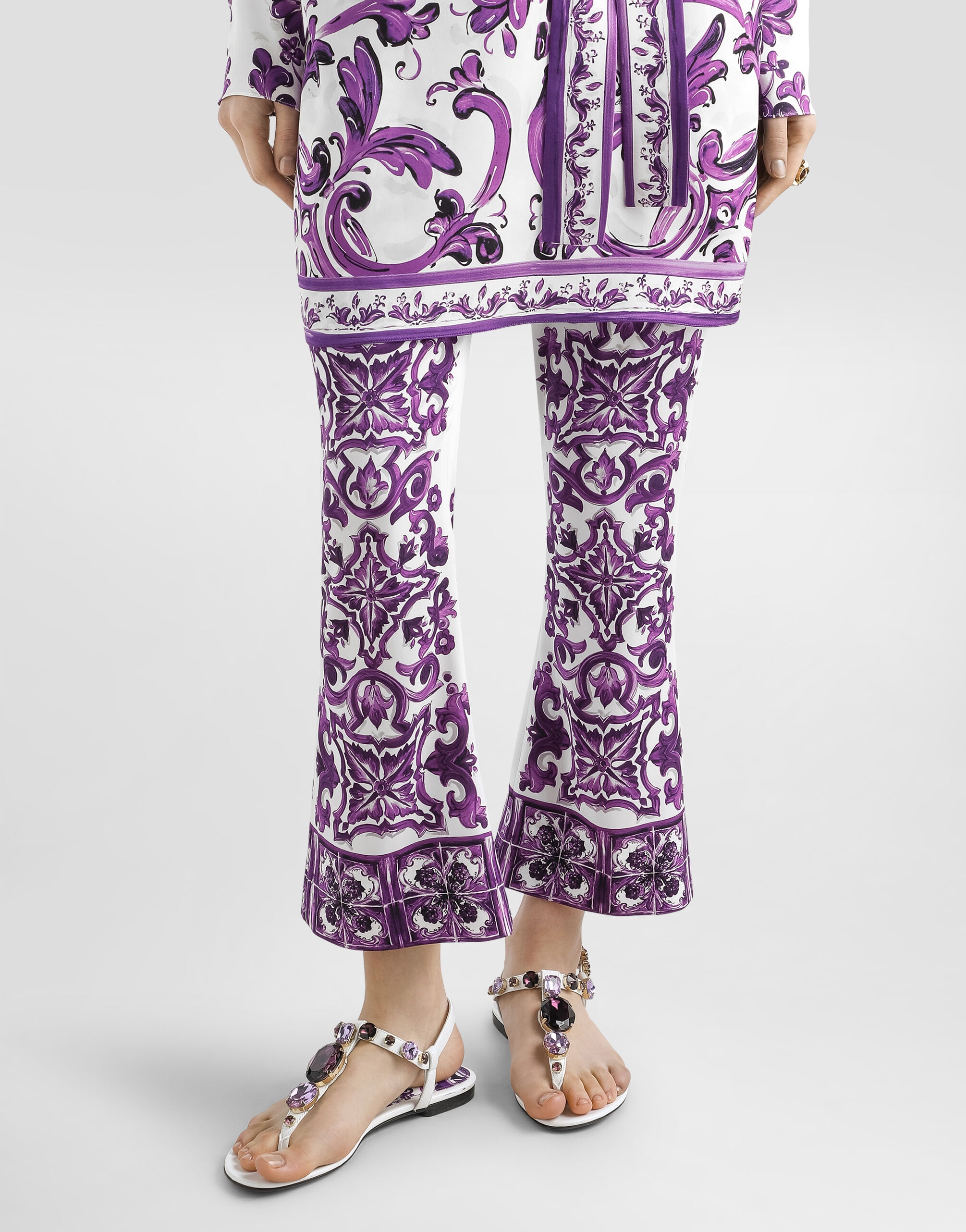 Majolica print silk trousers - 4