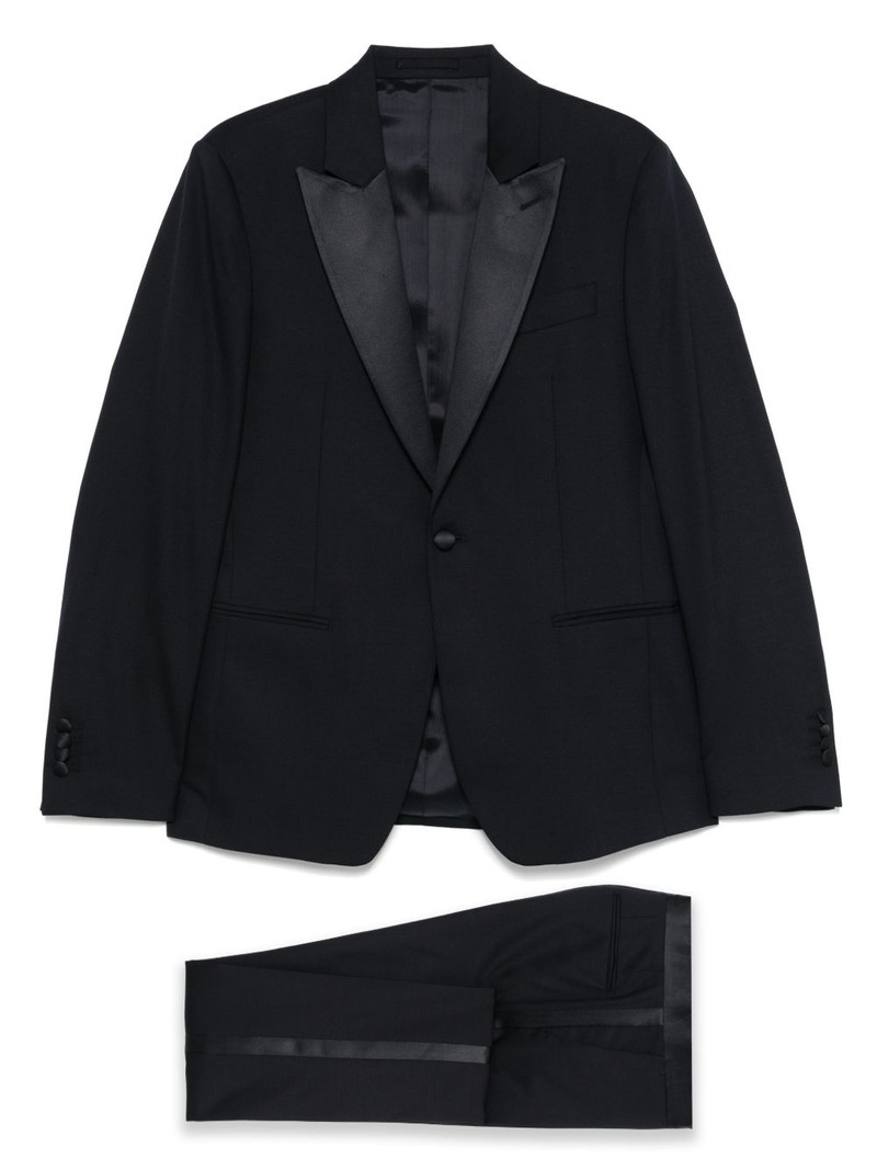 single-breasted suit 1