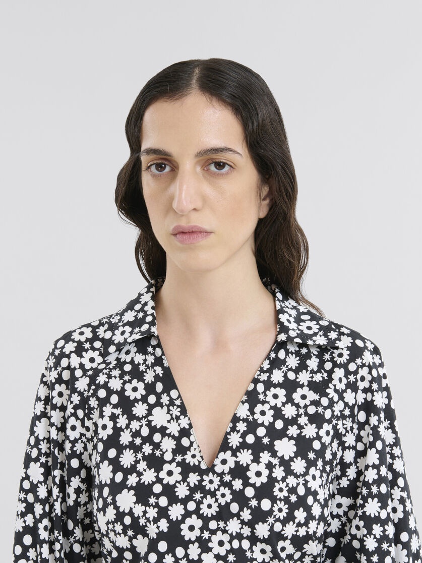 BLACK AND WHITE COTTON POPLIN SHIRT DRESS WITH POP FIELDS MOTIF - 4