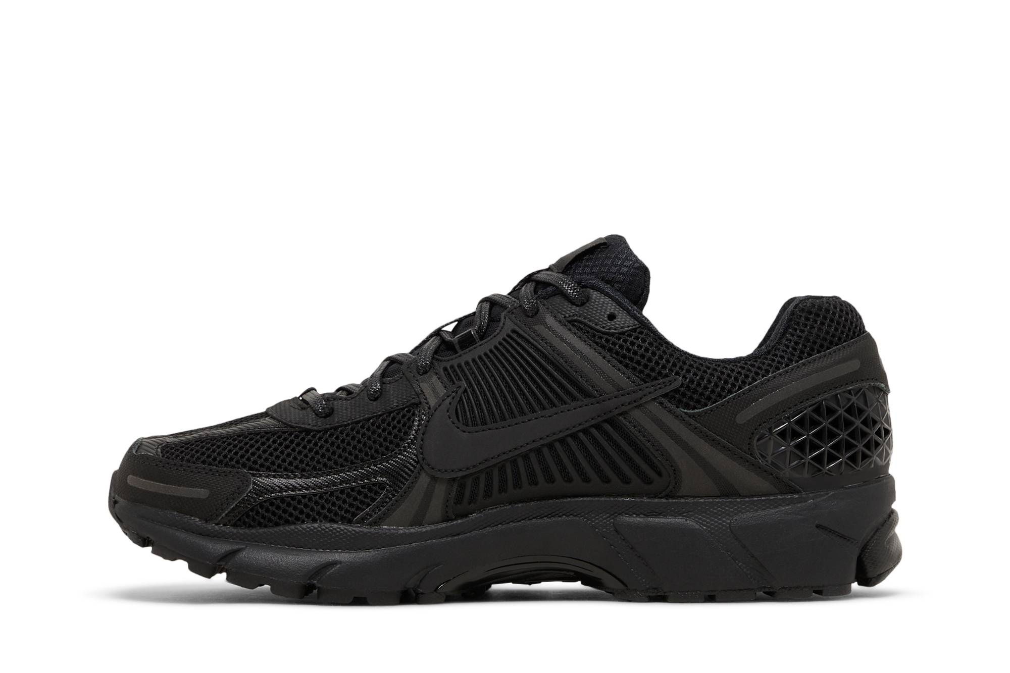 Air Zoom Vomero 5 'Triple Black' - 3