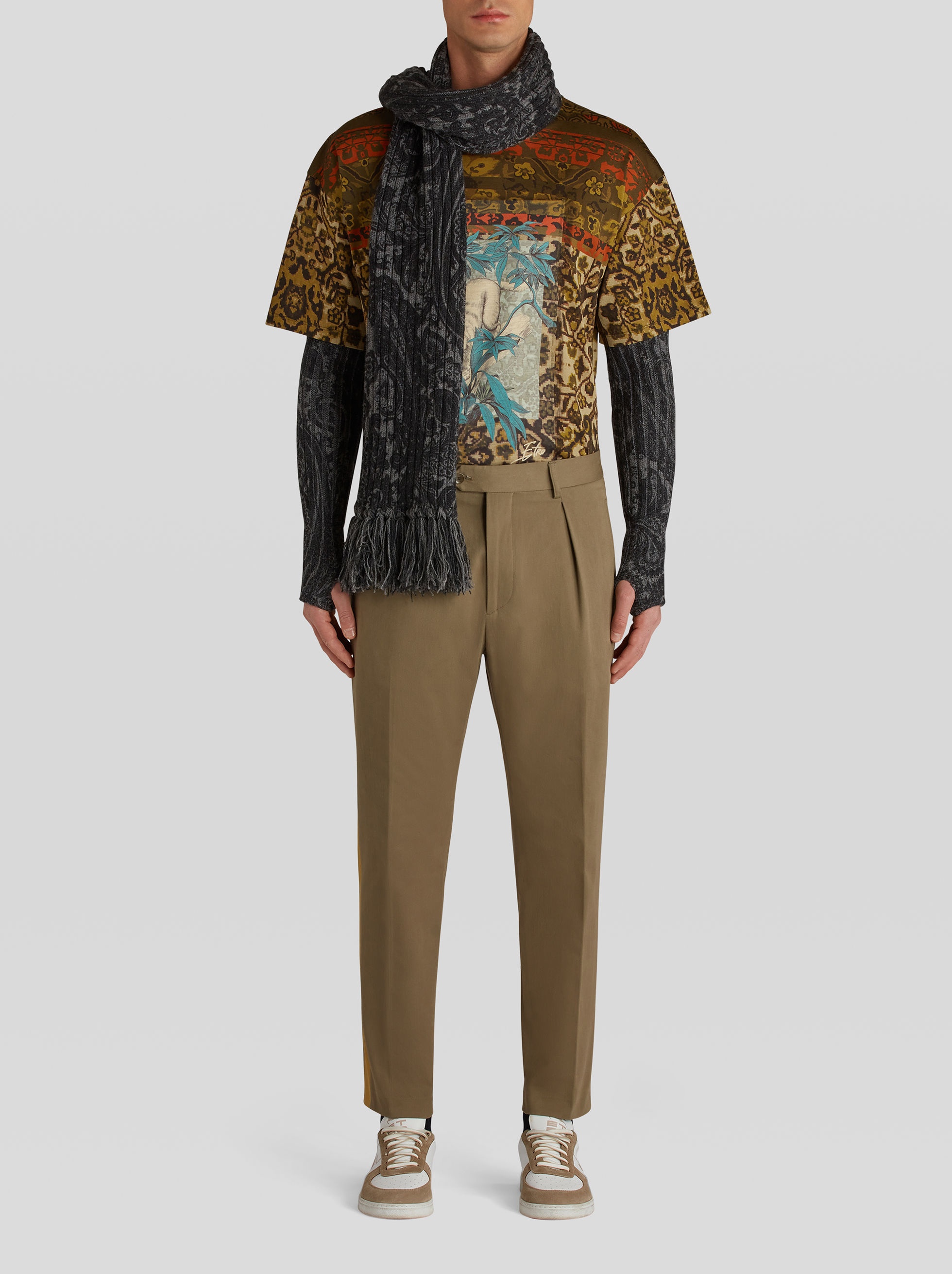 TROUSERS WITH TUCKS AND SIDE BAND - 3