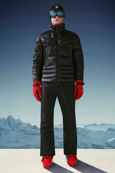 Moncler Canmore outlook