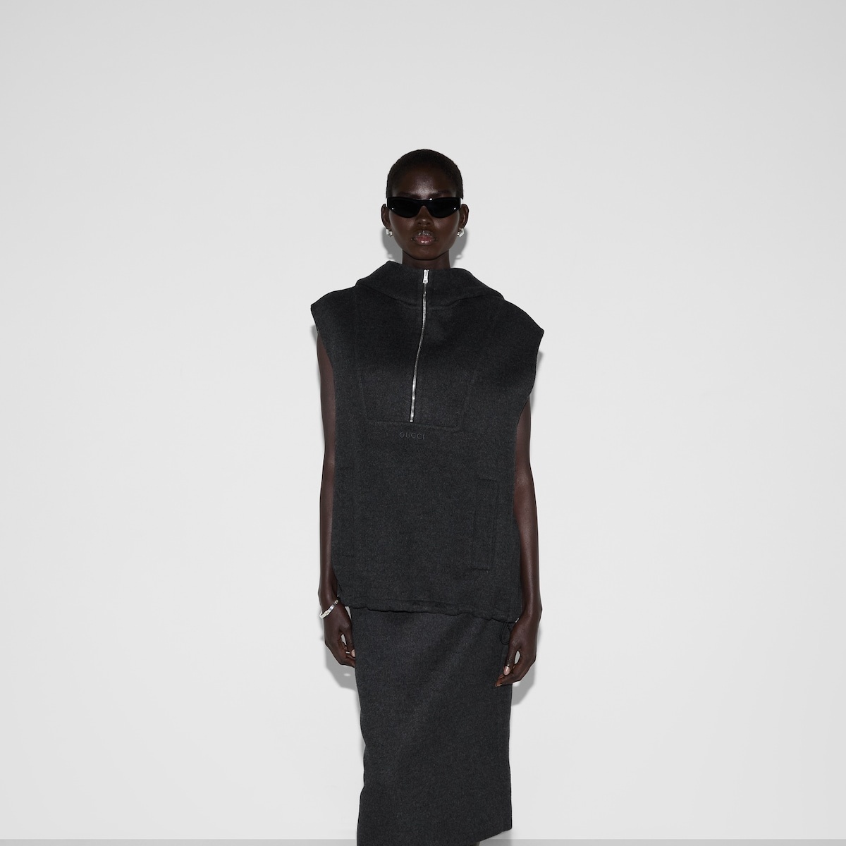Embroidered wool silk hooded gilet - 3