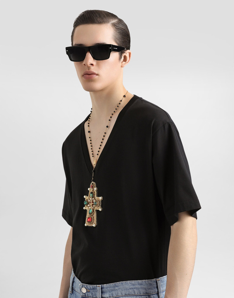 Cotton V-neck T-shirt with patch 4