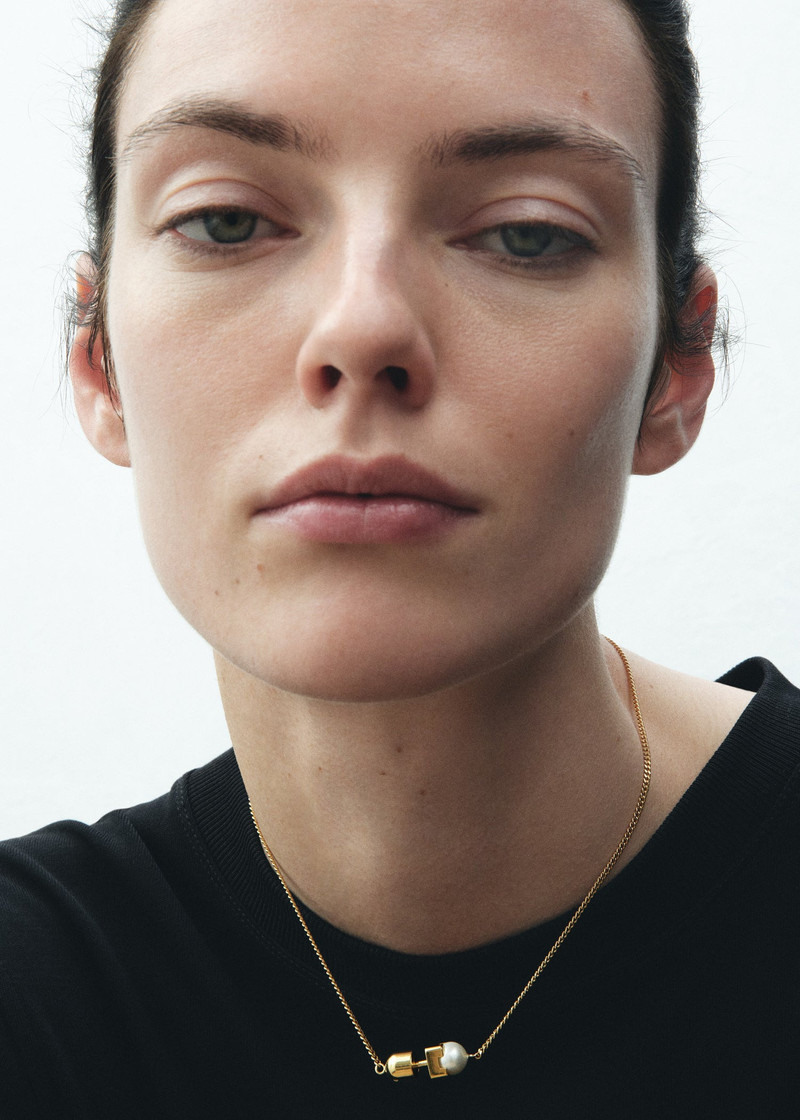 Totême Faux pearl necklace white outlook