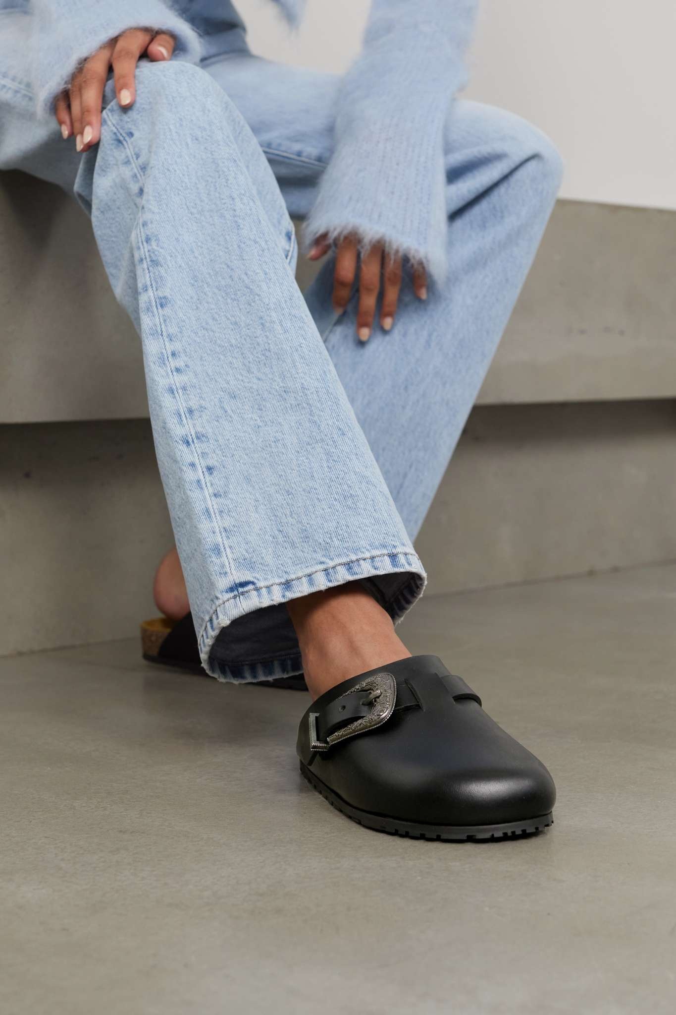 靴 Saint Laurent Buckled Leather Clogs 40 Saint Laurent Buckled Leather Clogs 40