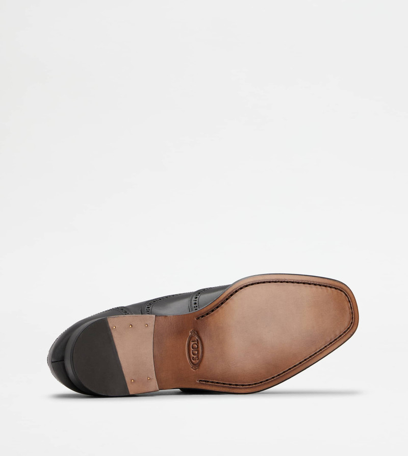 LACE-UPS IN LEATHER - BLACK 4
