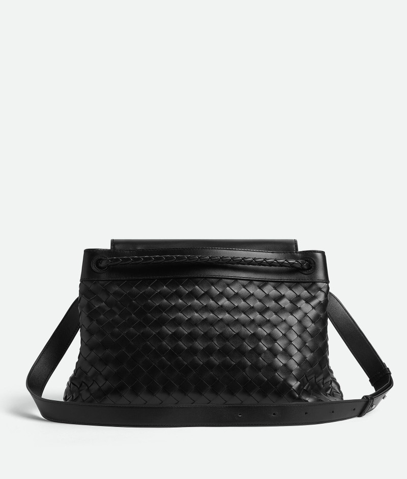Bottega Veneta Medium Andiamo Messenger outlook