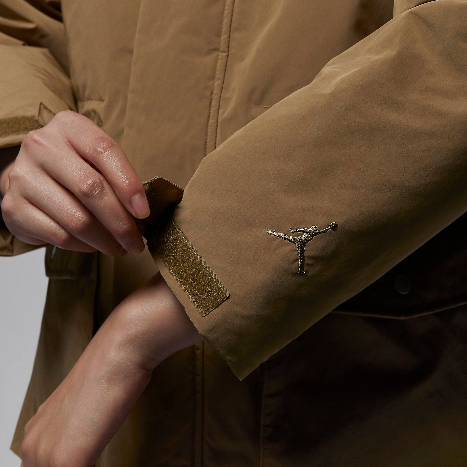 (WMNS) Air Jordan Down Parka 'Tan' FB5086-392 - 4