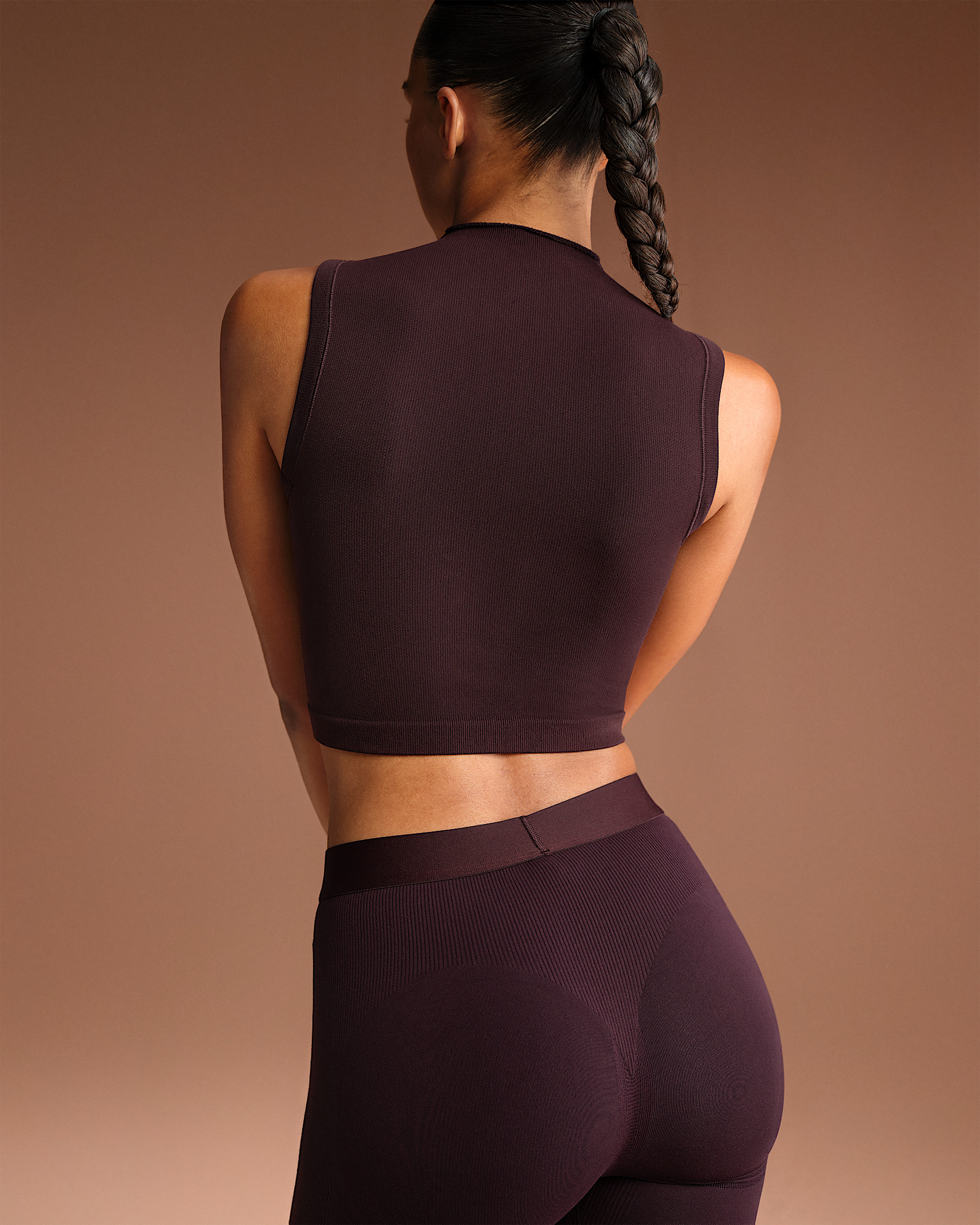 NikeSKIMS Vintage Seamless Women's Mock-Neck Long-Line Bra - 2