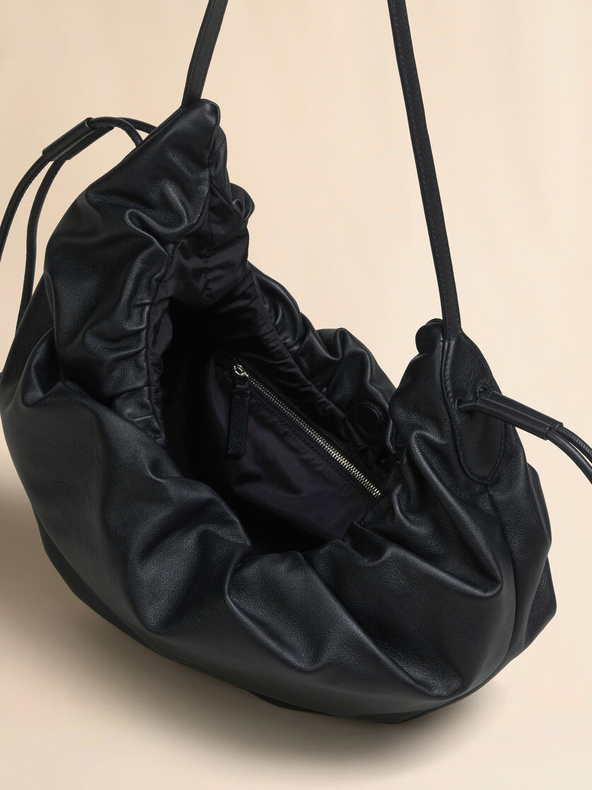 BLACK LEATHER SCRUNCHIE SMALL HOBO BAG - 4