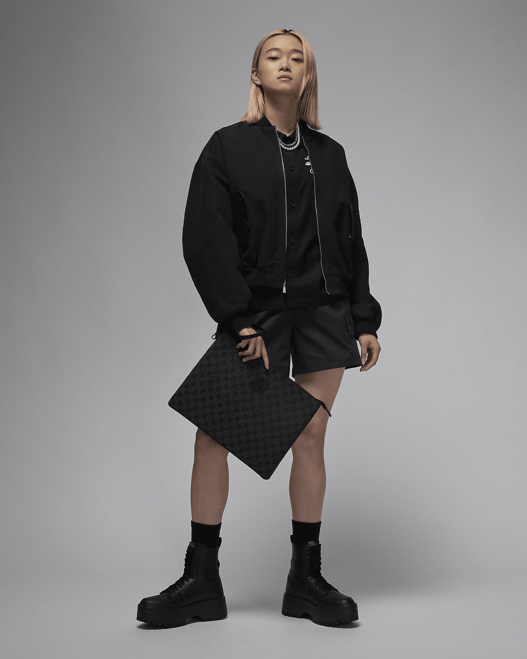 Jordan Monogram Pouch (0.98L) - 7