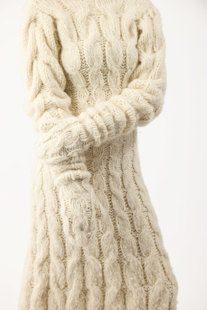 GABRIELA HEARST Scarlett Mittens in Ivory Welfat Cashmere outlook