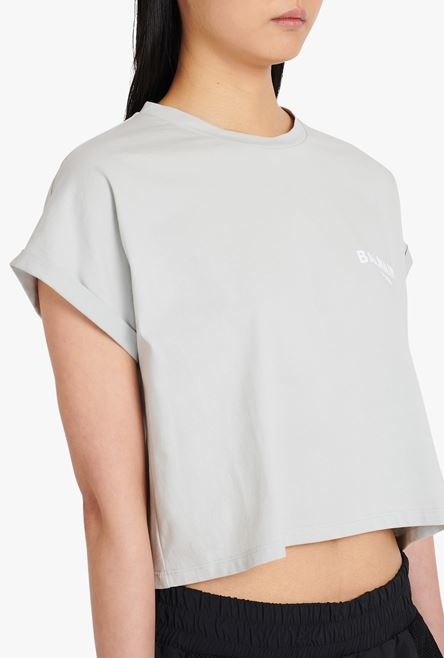 Cropped light gray eco-designed cotton T-shirt with small flocked white Balmain logo - 6