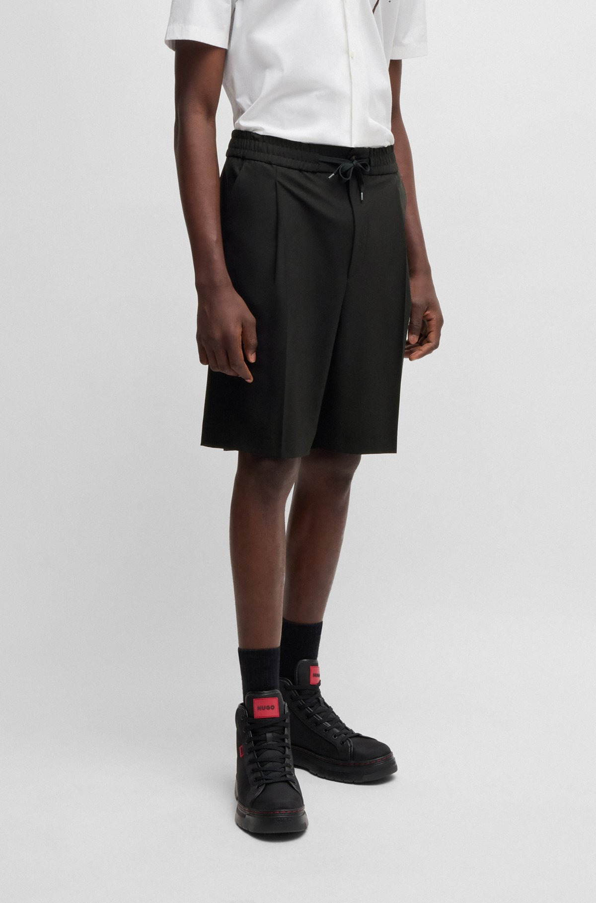 MODERN-FIT SHORTS IN A STRETCH-WOOL BLEND - 2