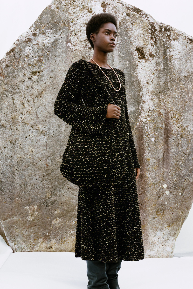 GABRIELA HEARST Galene Knit Sweater in Black & Gold Beaded Cashmere outlook