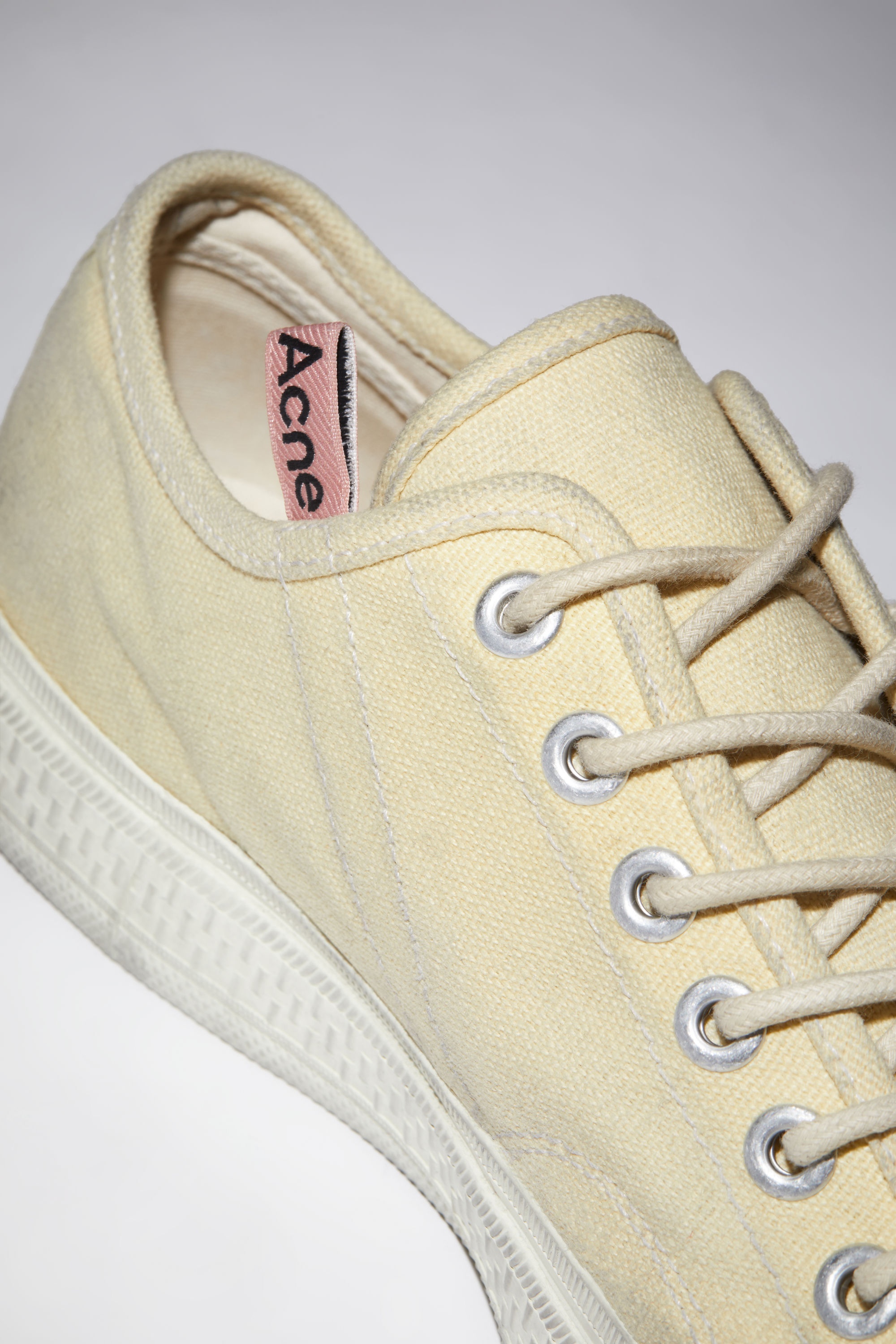 Low top sneakers - Pale yellow/off white - 6