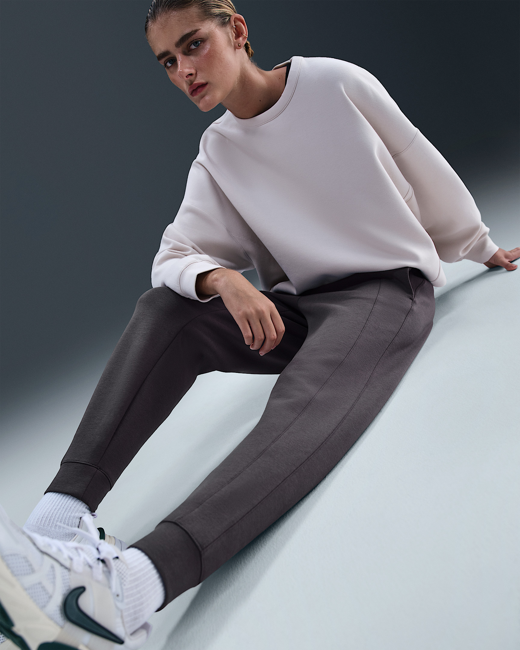 Nike 24.7 ImpossiblySoft Women's Dri-FIT Mid-Rise Joggers - 5