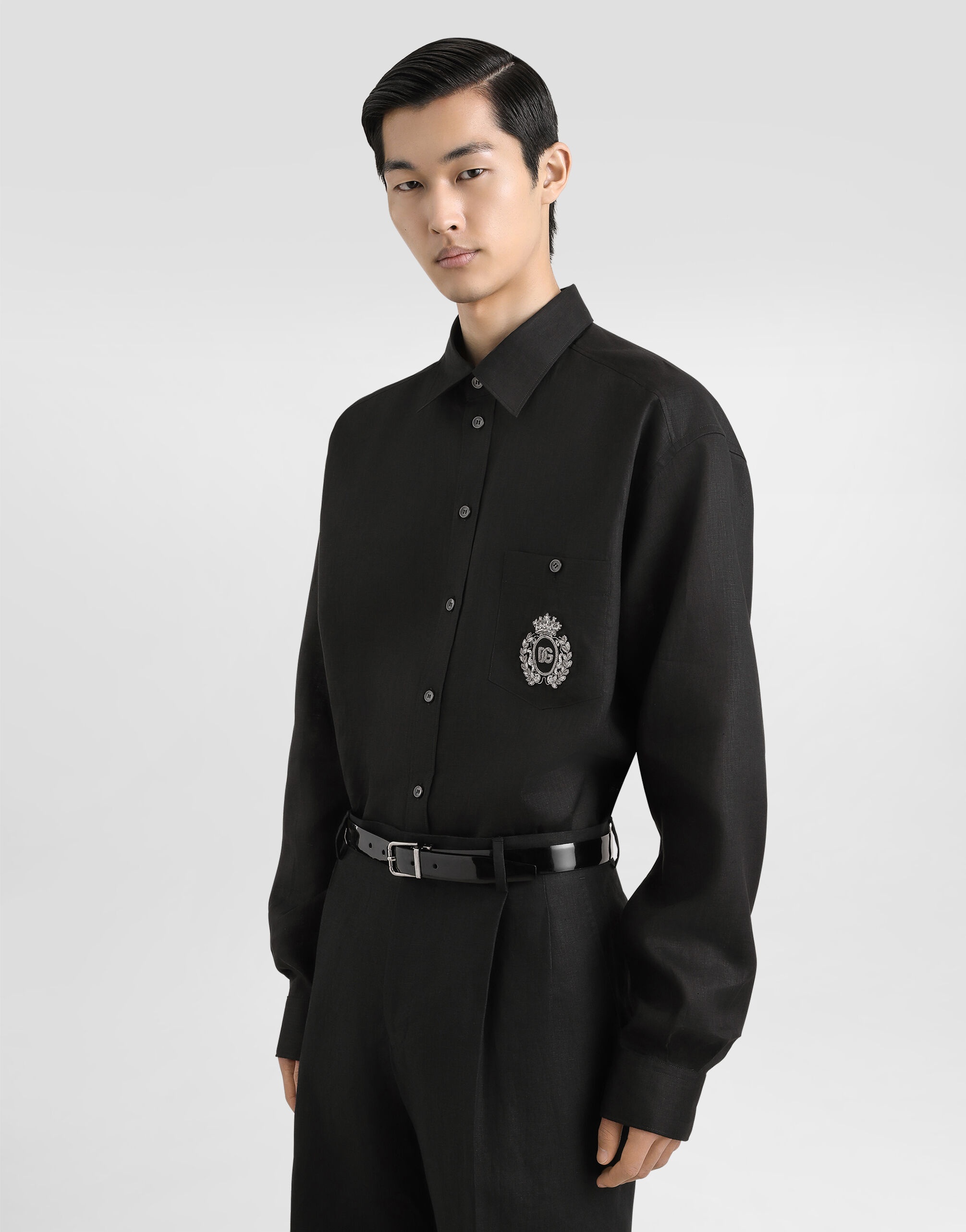 Linen shirt with heraldic patch - 4