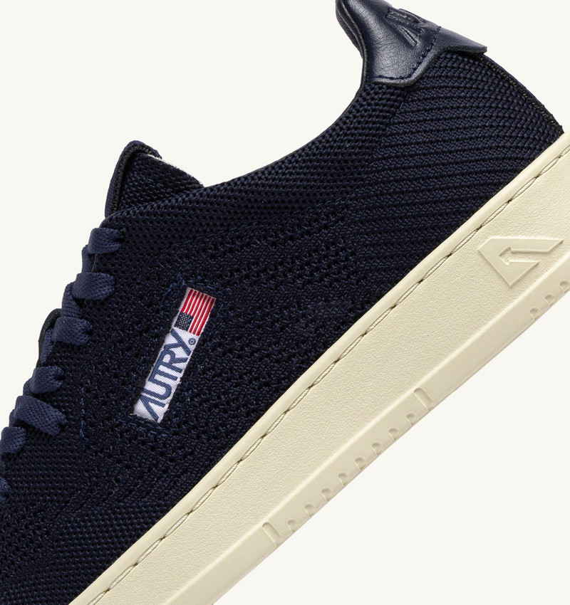 MEDALIST EASEKNIT LOW SNEAKERS IN SPACE BLUE KNIT 6