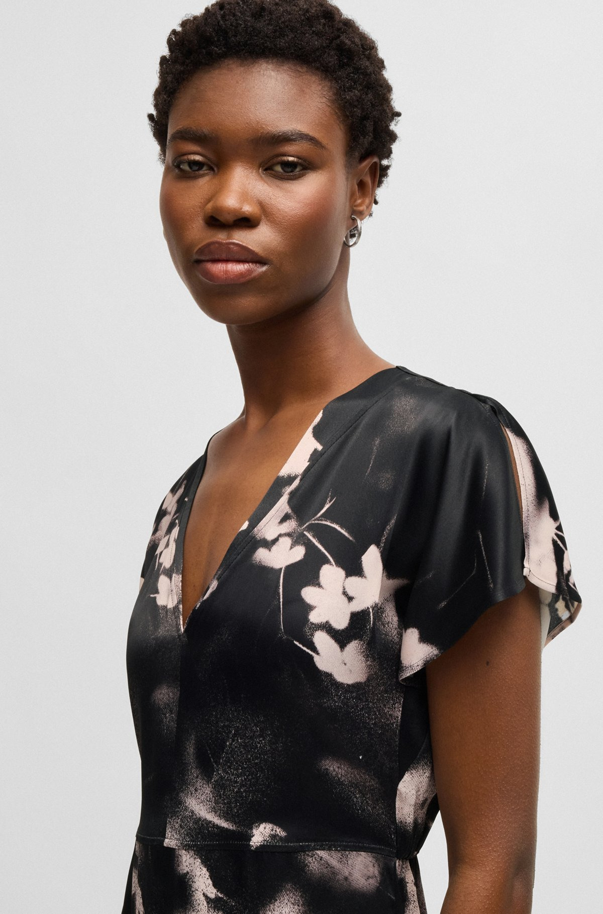 V-NECK DRESS WITH DEGRADÉ FLORAL PRINT - 5