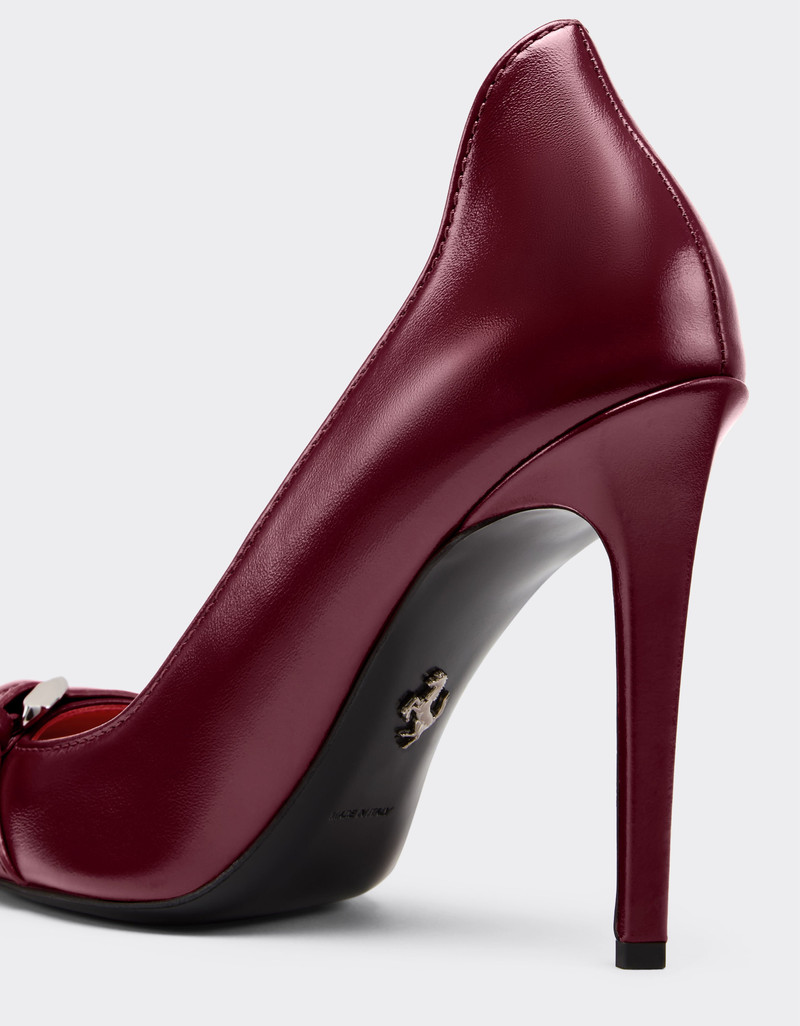 Court shoes in wet-effect glossy leather 5