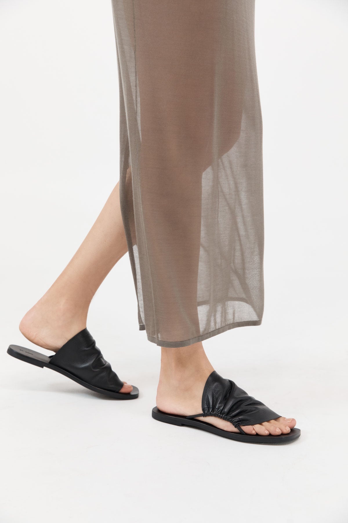 Gathered Slides - Black - 4