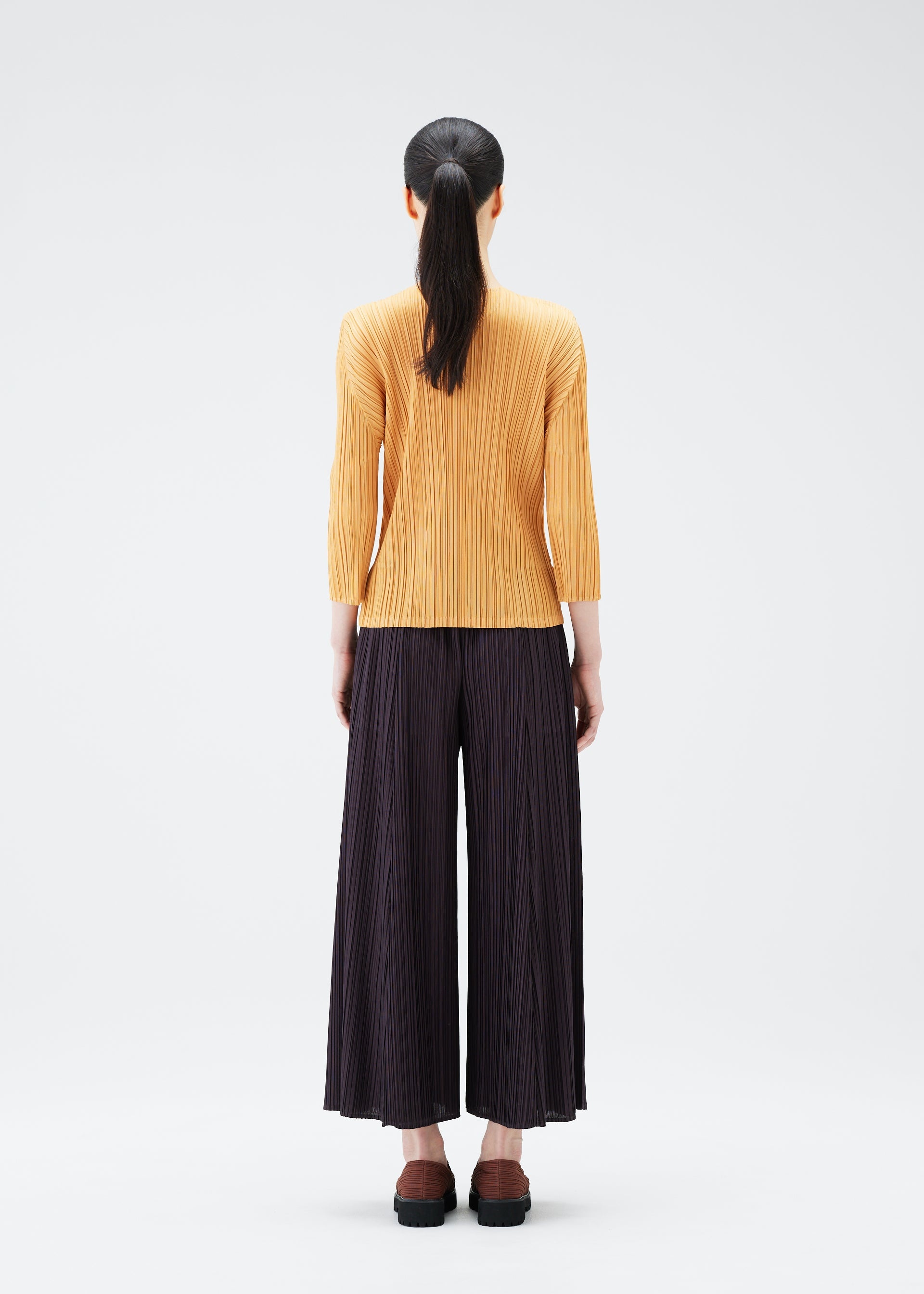 MELLOW PLEATS - 4