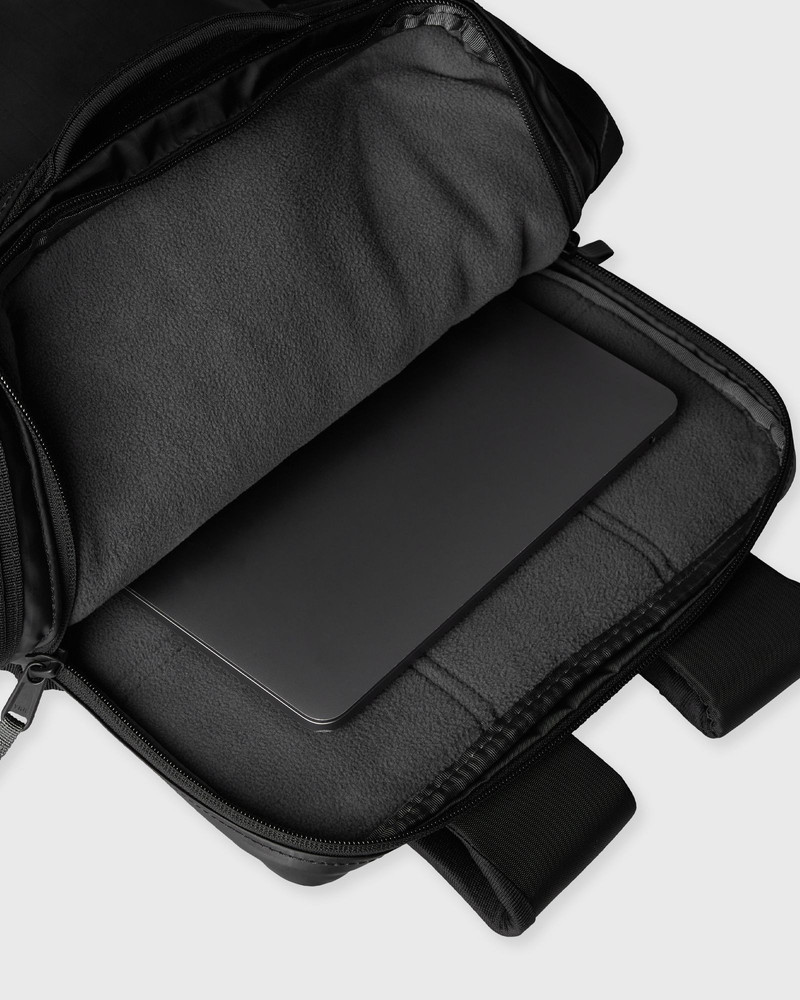 BASE CAMP VOYAGER DAYPACK 4