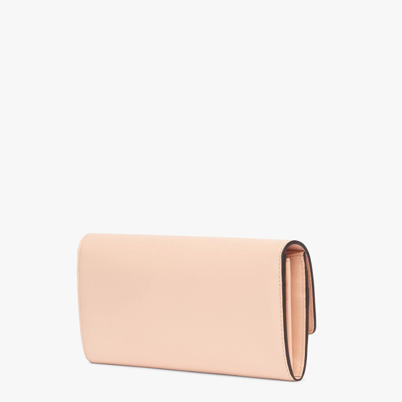 FENDI Continental Fendi Roma wallet fastened with a press stud. Spacious and well organized, with two guss outlook