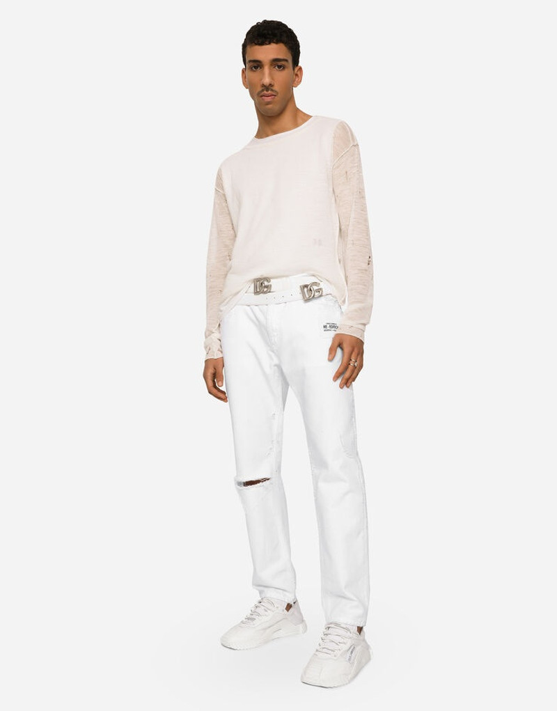 Loose white jeans with rips and abrasions 5
