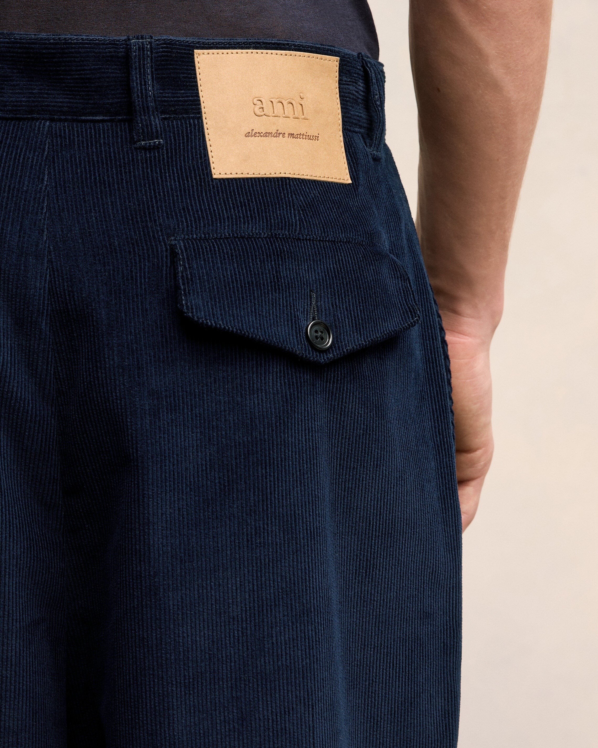 パンツ AMI Alexandre Mattiussi OVERSIZE CARROT Ami Paris Men's Black Carrot Oversized Trousers, Size Medium