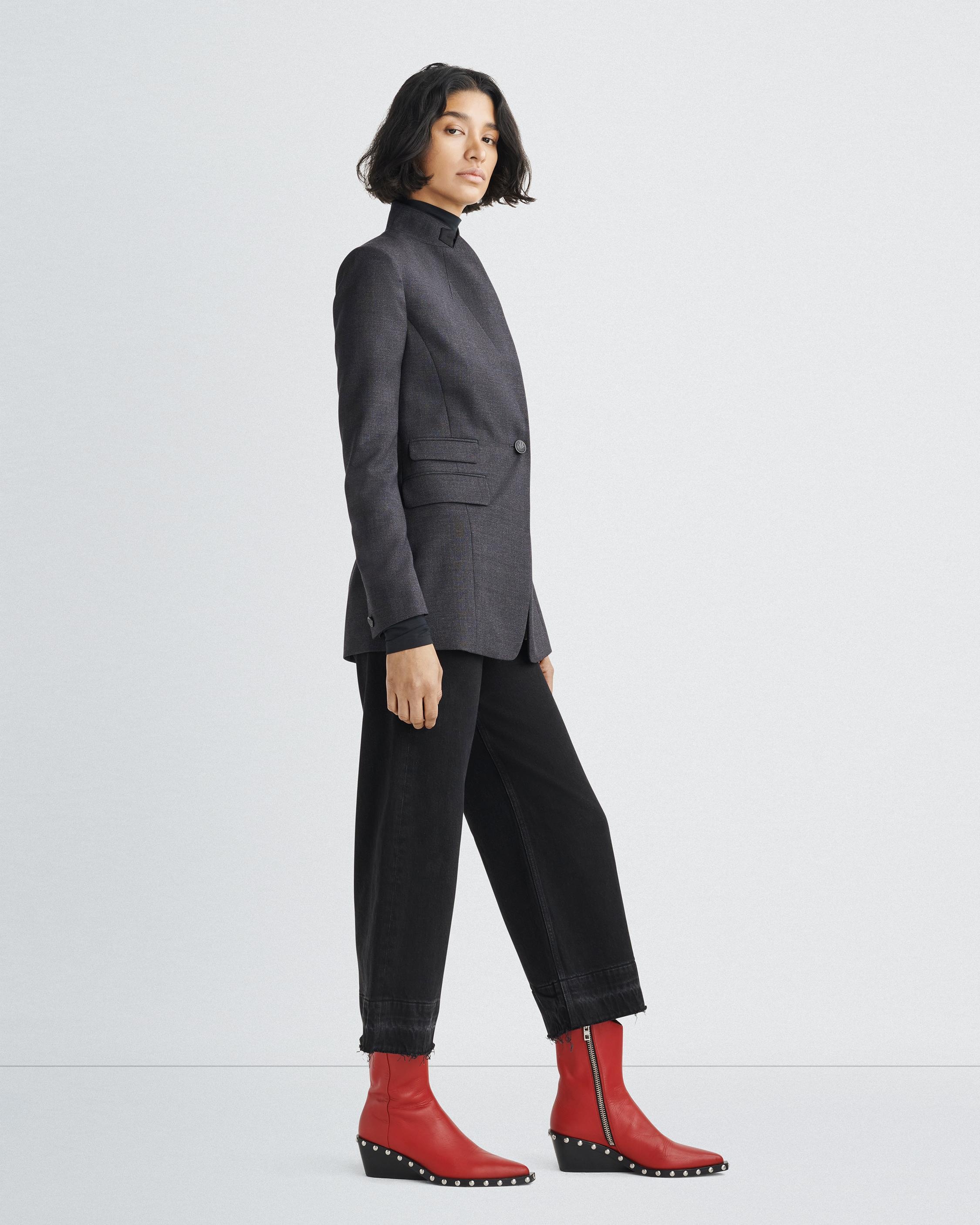 Paloma Japanese Wool Blazer
Classic Fit - 4
