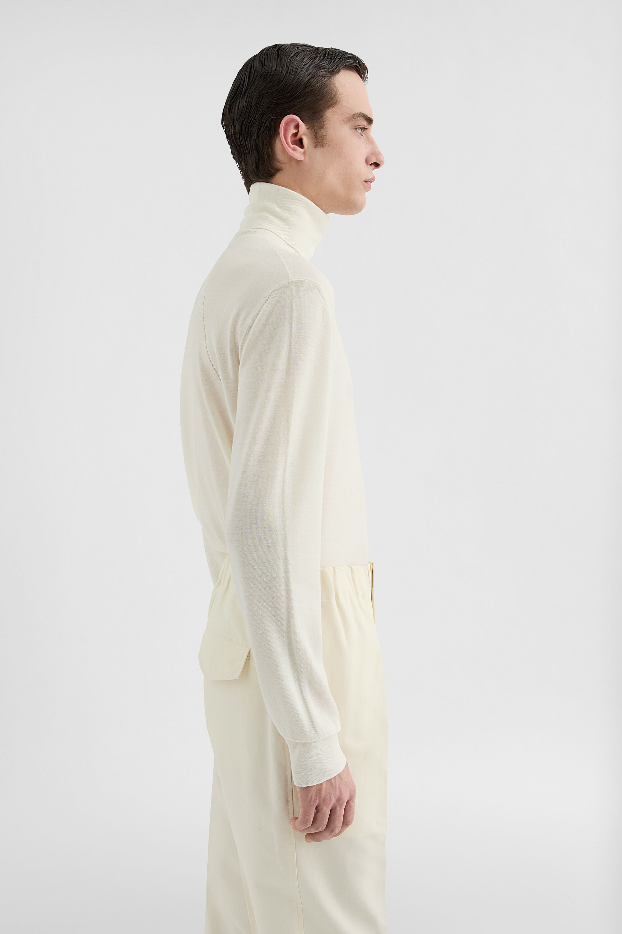 Lightweight High-Neck Sweater - 3