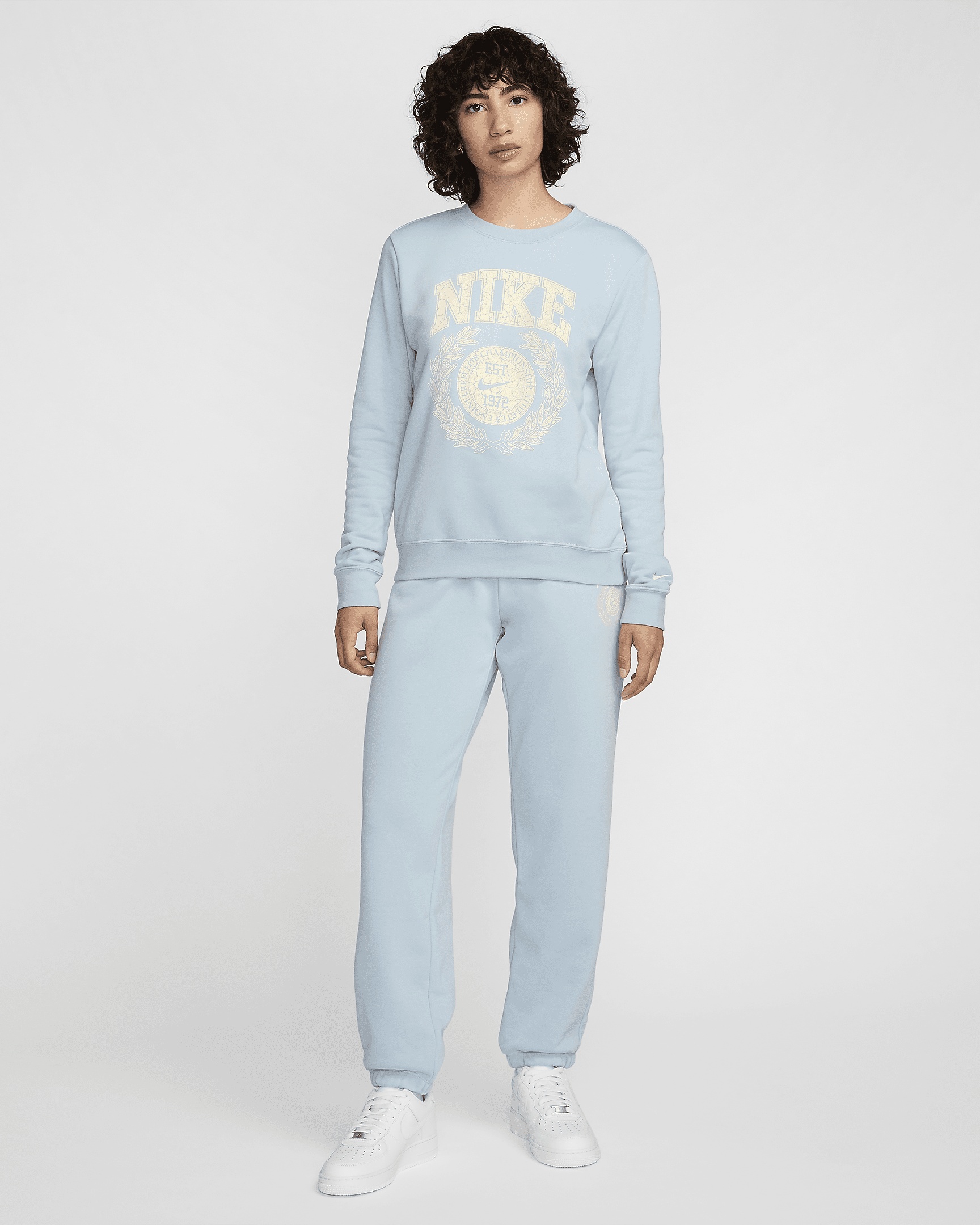 Nike Sportswear Club Fleece Women's Oversized Mid-Rise Sweatpants - 5