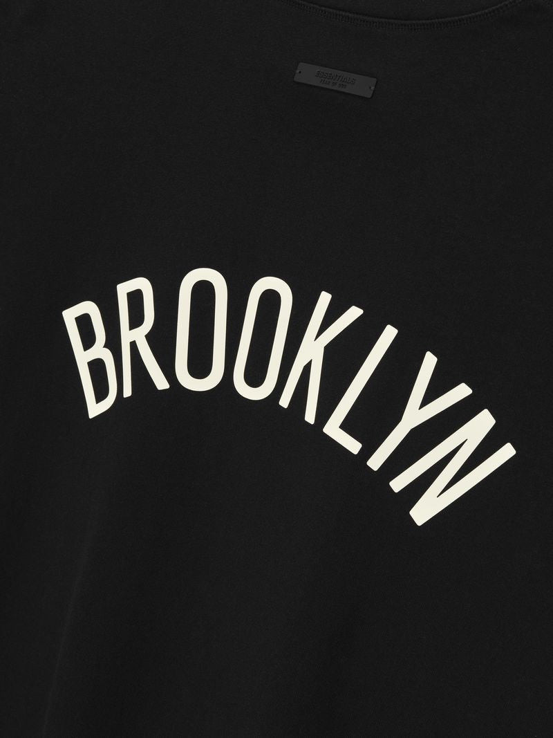 ESSENTIALS Nets 90's Tee outlook