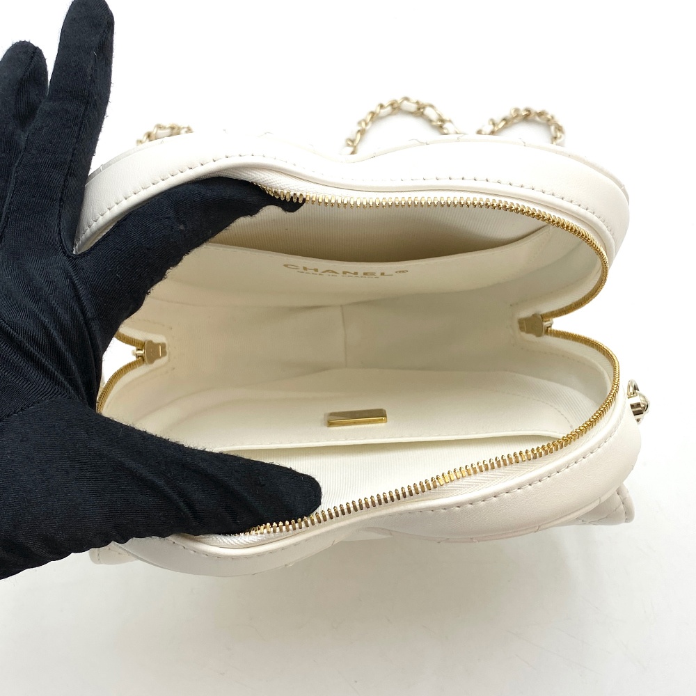 Chanel 2022 White Heart Bag Large AS3191 (Built-in Chip) - 9