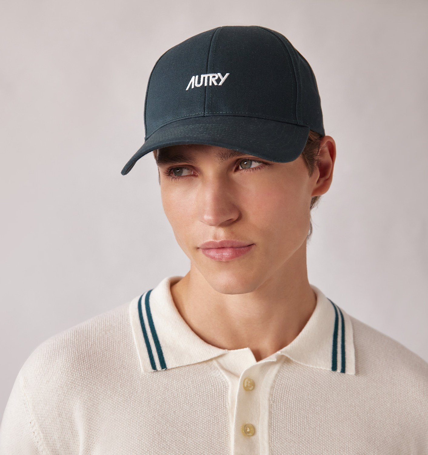 UNISEX BASEBALL CAP WITH CONTRAST EMBROIDERED LOGO - 2