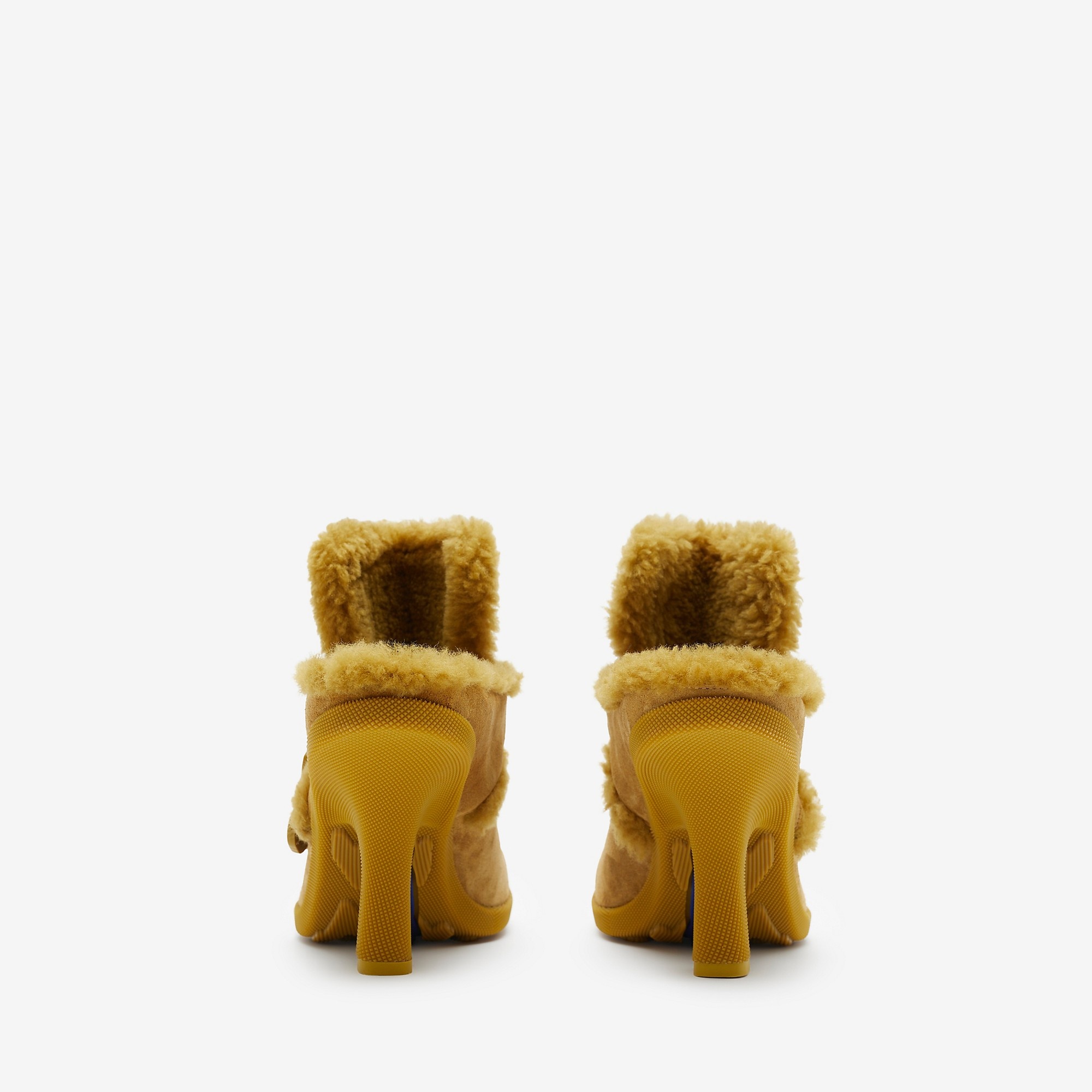 Burberry★素敵！\"Highland Mule\" Fur & Leather Mules Highland rubber mules in beige - Burberry | Mytheresa