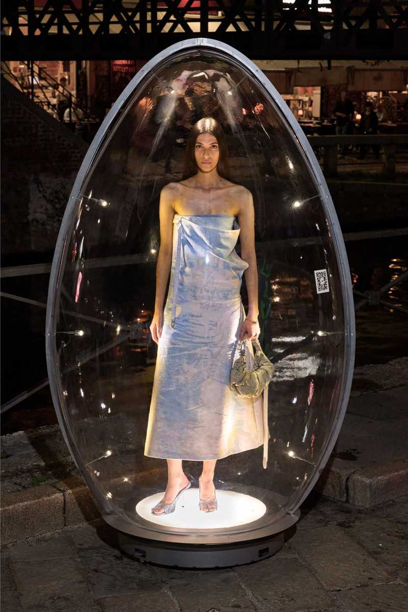 LONG DRESS IN COLOURED SATIN DENIM 6