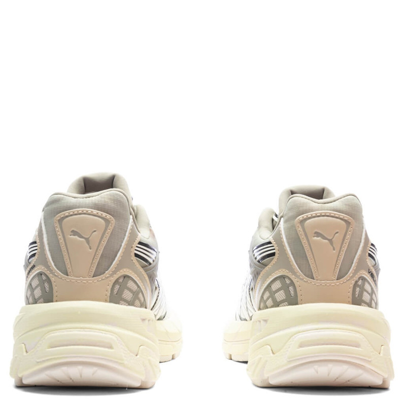 PUMA Pleasures Velophasis 레이스 업 스니커 outlook