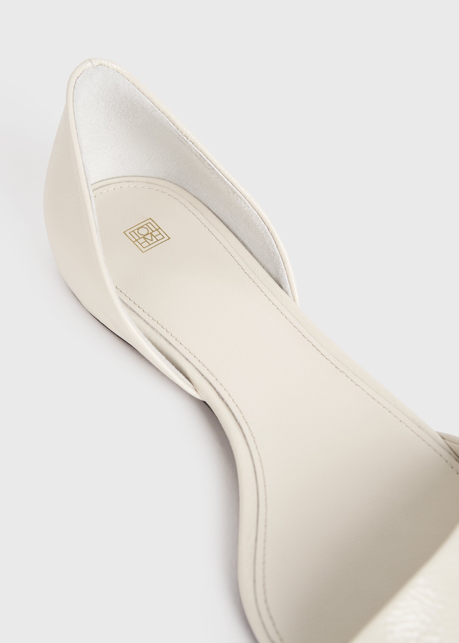 The Asymmetric D'Orsay Flat snow - 4