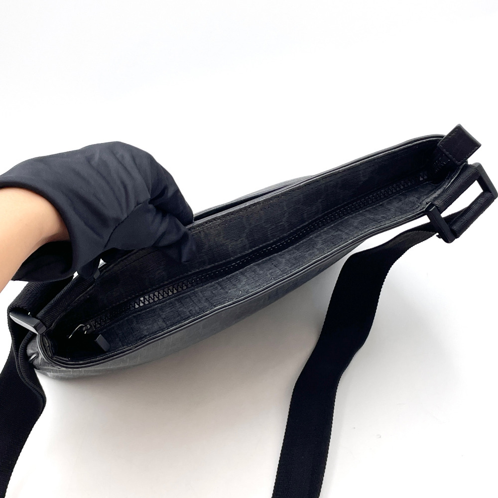 Gucci Black Sima Messenger Crossbody Bag - 2