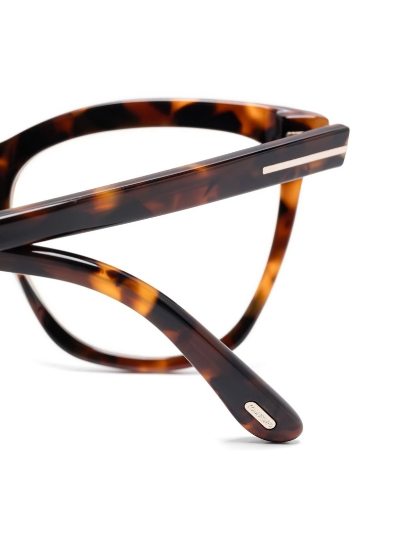 butterfly-frame glasses 3