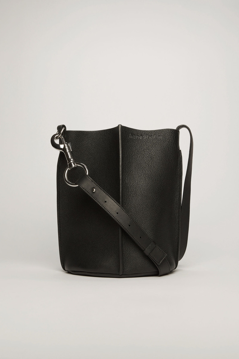 Market bucket bag black 1