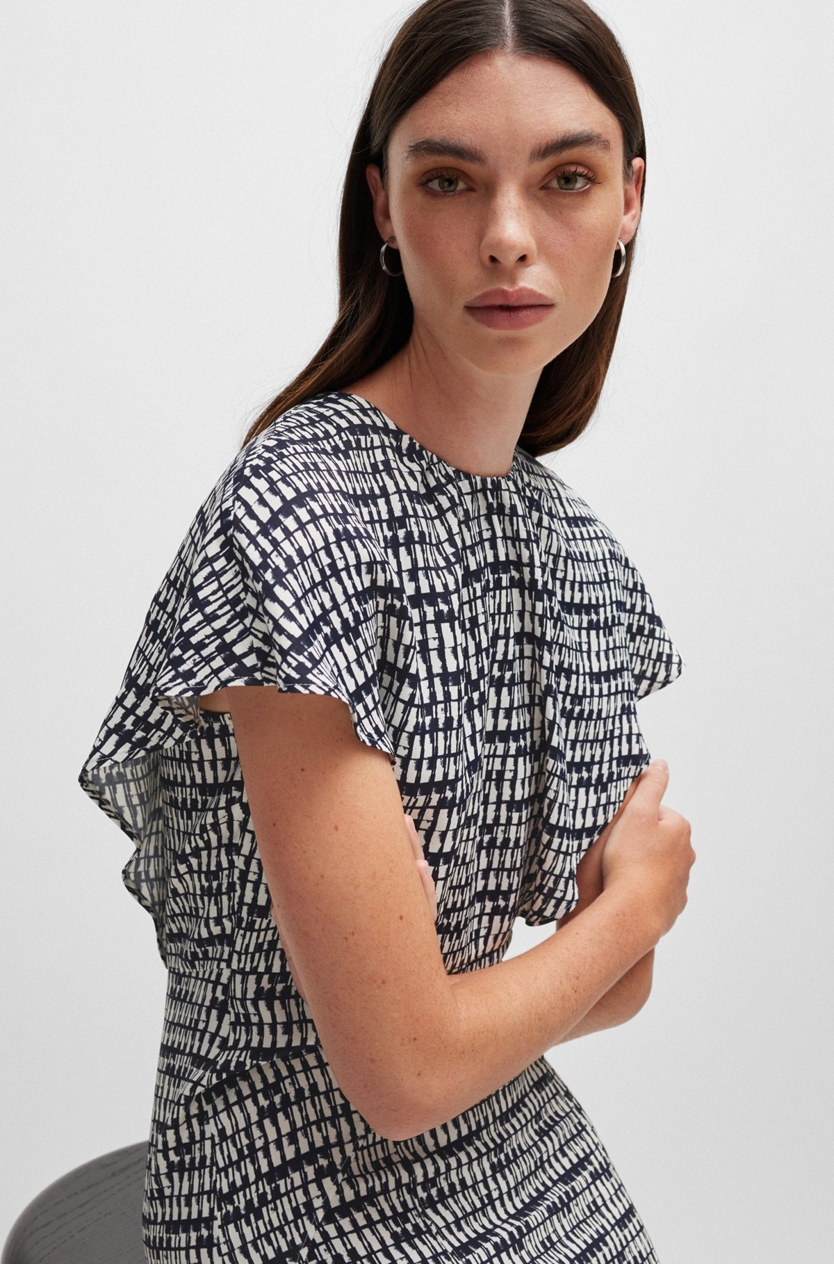 SHORT-SLEEVED DRESS IN ABSTRACT-PATTERNED FABRIC - 6