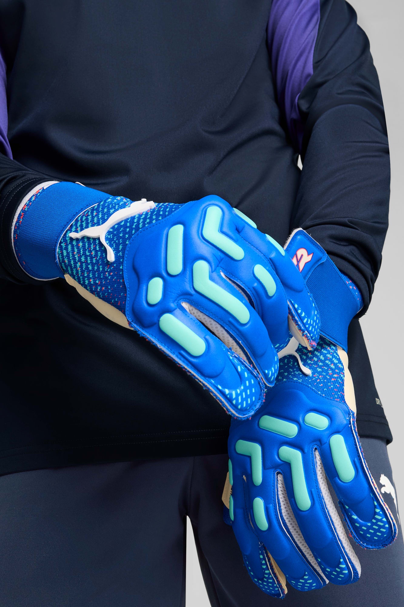 FUTURE Pro Hybrid Goalkeeper Gloves - 3