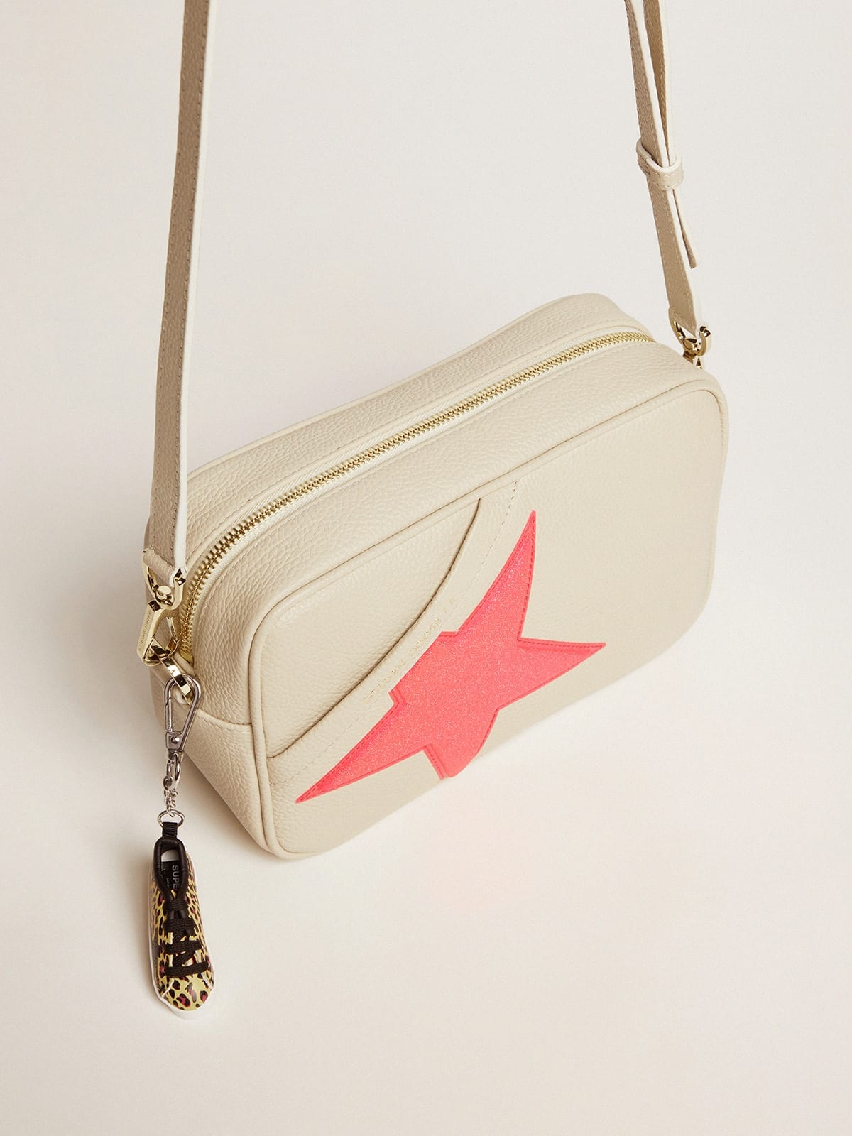 Off-white Star Bag in hammered leather, fuchsia Golden Goose star with iridescent glitter - 2