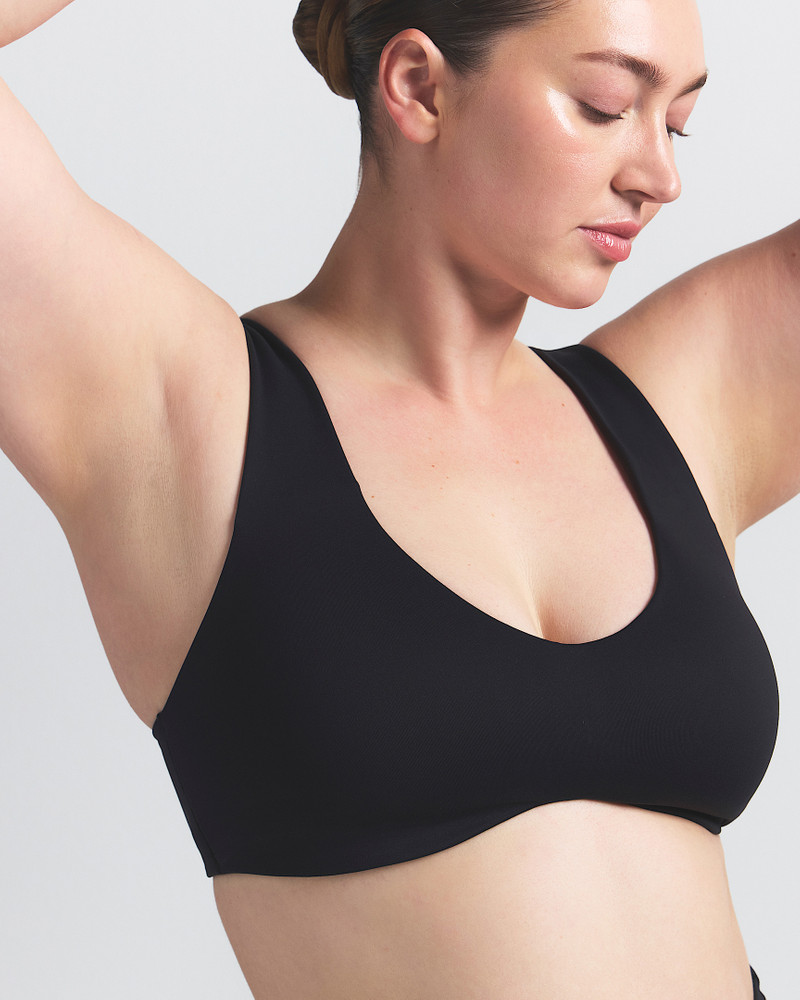 NikeSKIMS Matte Women's Shaping Scoop Bra 6