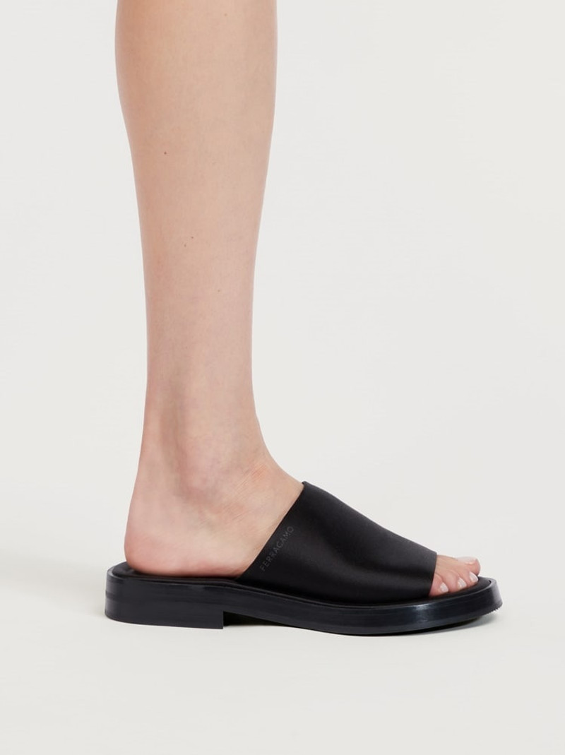 FERRAGAMO SINGLE-BAND SLIDERS outlook
